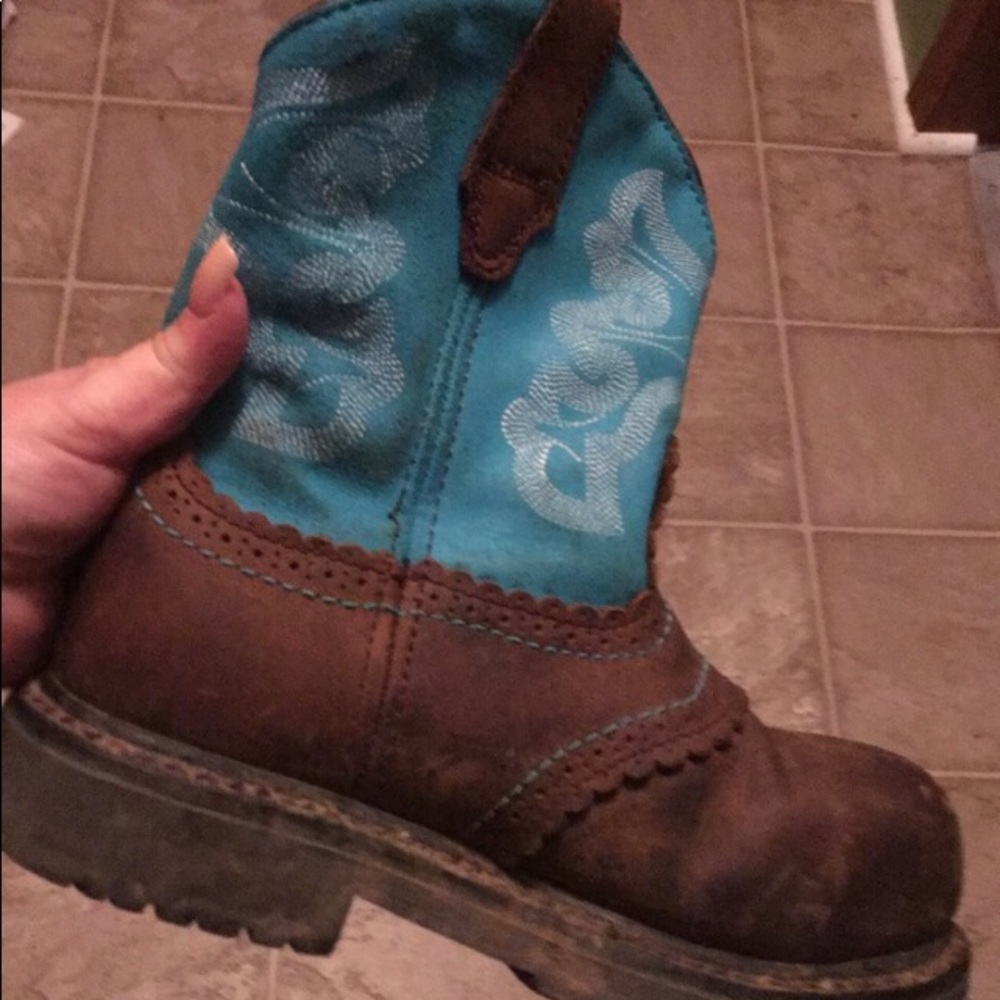 Lady’s steel toe boots